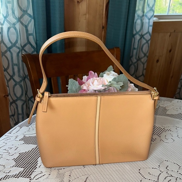 Elegant Tan Handbag - Picture 1 of 13